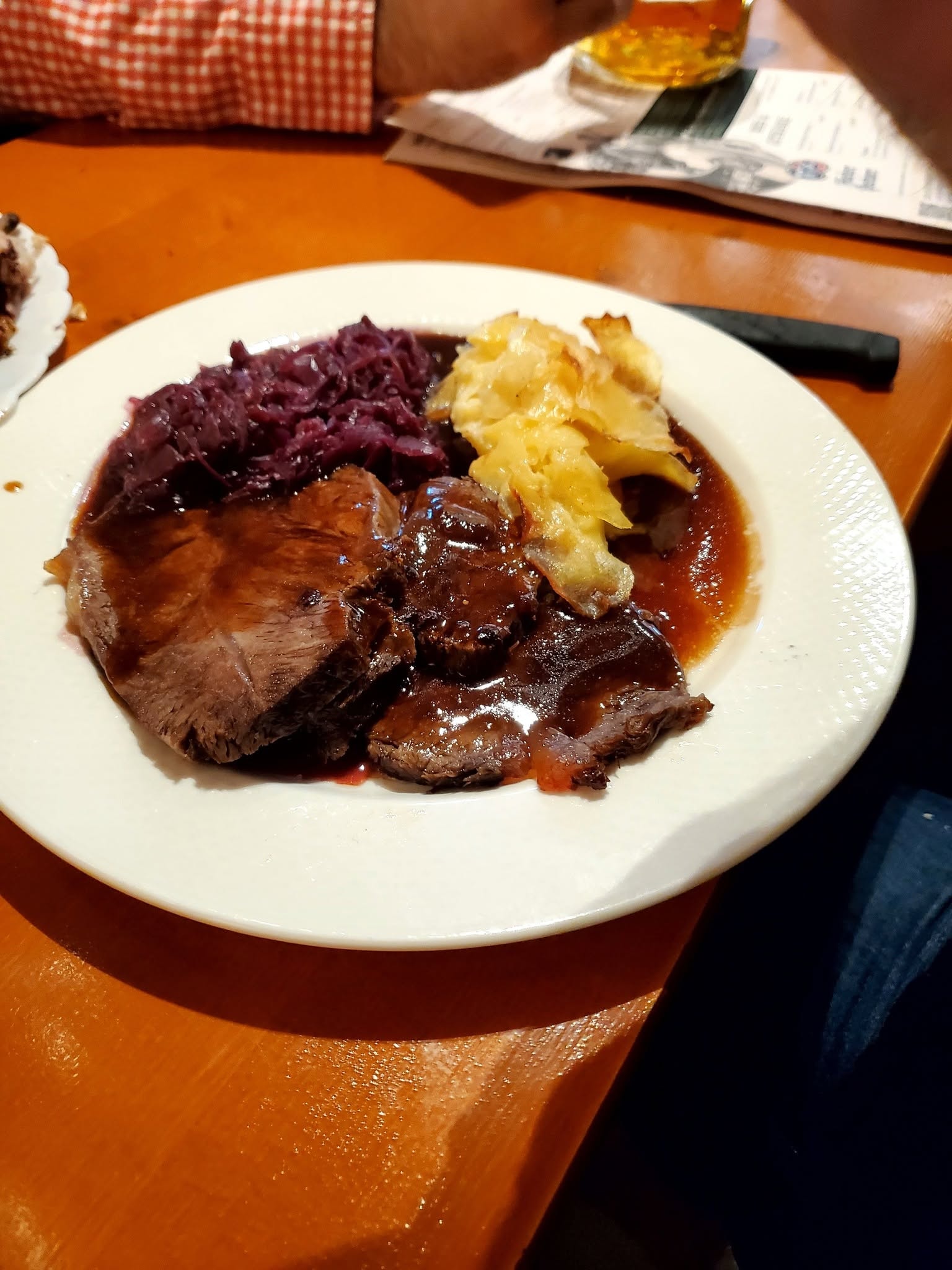 Roasted beef with red cabbage and potatoes — Oktoberfest