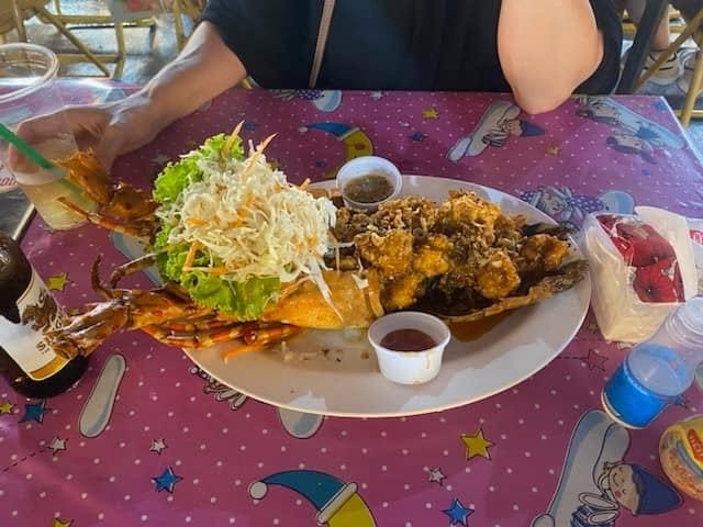 Whole grilled fish platter — Thailand seafood market